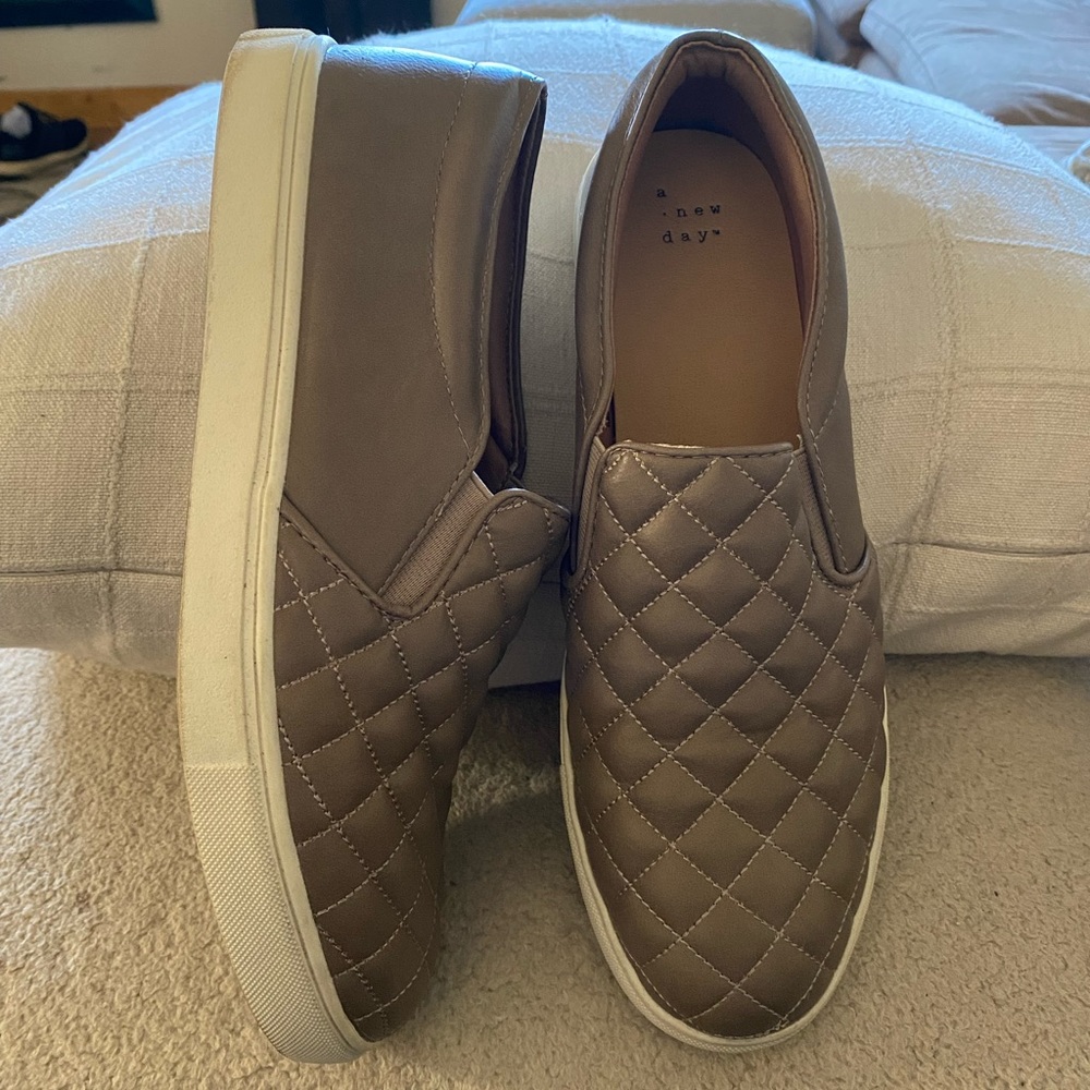 ⭐️ A New Day Taupe ⭐️